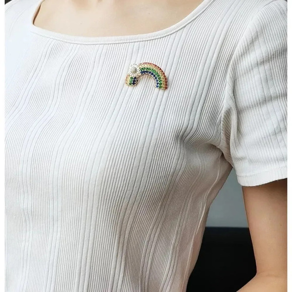 VQ Rainbow Brooch - Picture 2 of 8